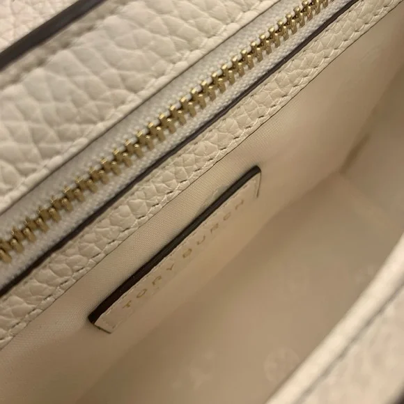 Tory Burch Carter Shoulder Bag in New Ivory - Picture 6 of 8